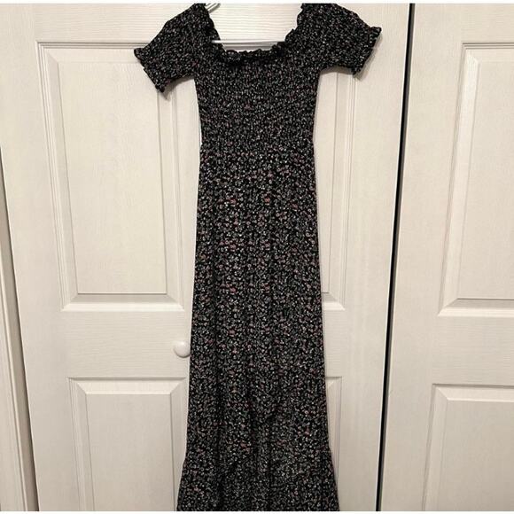 Francesca’s flowy floral maxi dress with off the shoulder sleeves - Picture 1 of 2